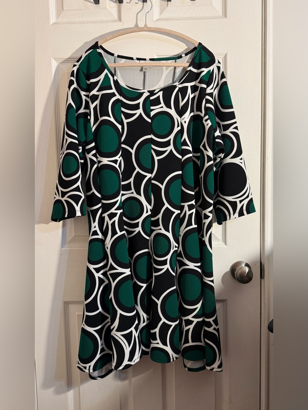 Avenue Black, Green & White Circle-Print Swing Dress 22/24 - 3/4 sleeves